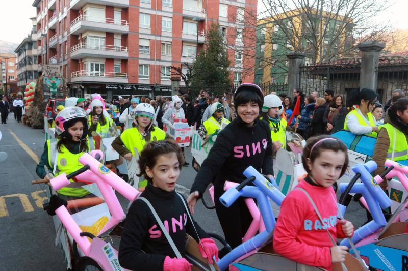 4.300 euros en premios para los disfraces más originales y coloridos en un gran desfile que cierra la celebración del carnaval en las cuencas.
