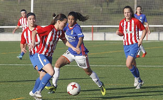 Una de las jugadas del encuentro. 