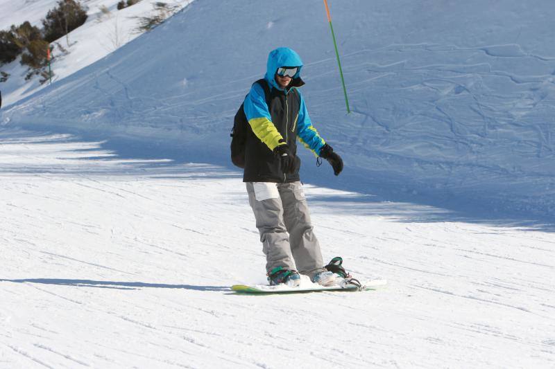 Un centenar de jóvenes esquiadores han participado en los Juegos Deportivos del Principado, celebrados en la estación de Fuentes de Invierno, abarrotada también por los muchos aficionados que se han acercado a disfrutar de la nieve.