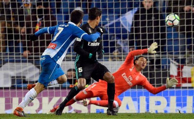 Gerard Moreno marca el gol del triunfo del Espanyol ante el Real Madrid. 