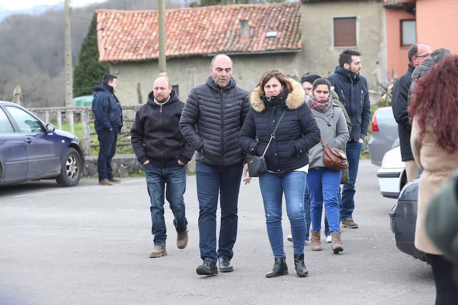 Amigos y familiares despidieron este martes en la iglesia de Santa Cruz de Marcenado al hombre de 41 años que fallecía ayer en un incendio en El Berrón.