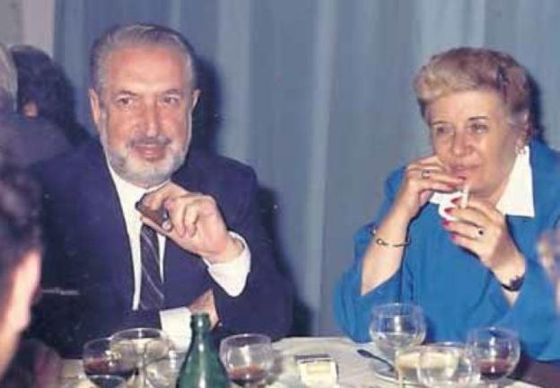 Pura Tomás con su marido Rafael Fernández en el año 1984, en una imagen del archivo personal de Rafael Fernández Tomás. 