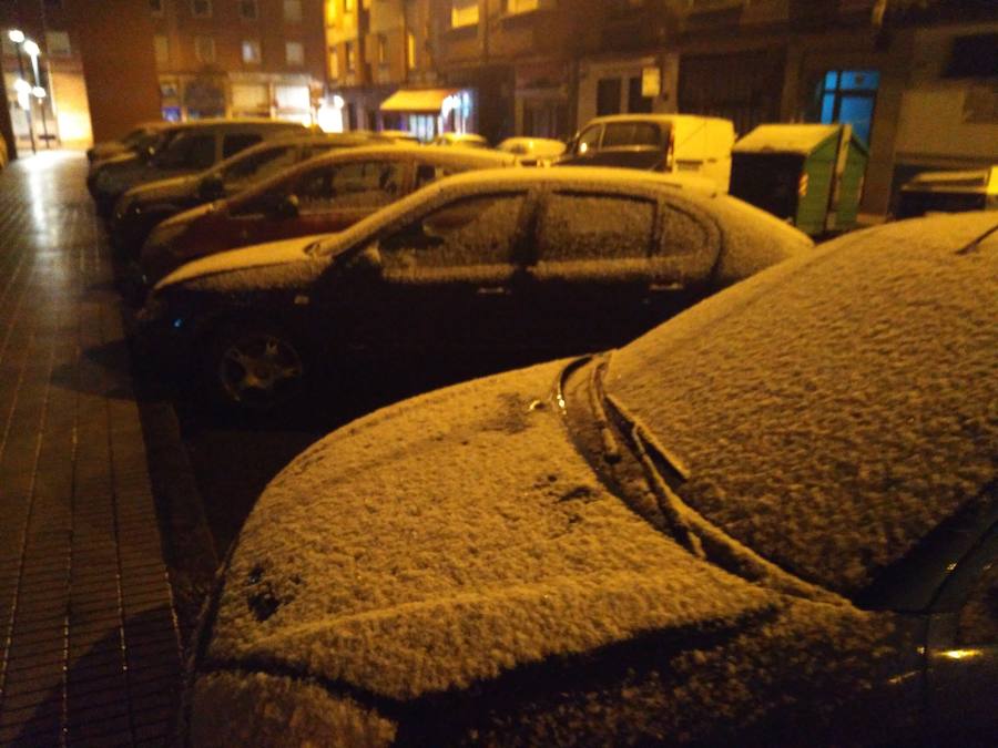 Fotos: Asturias amanece cubierta de nieve, incluso en la costa