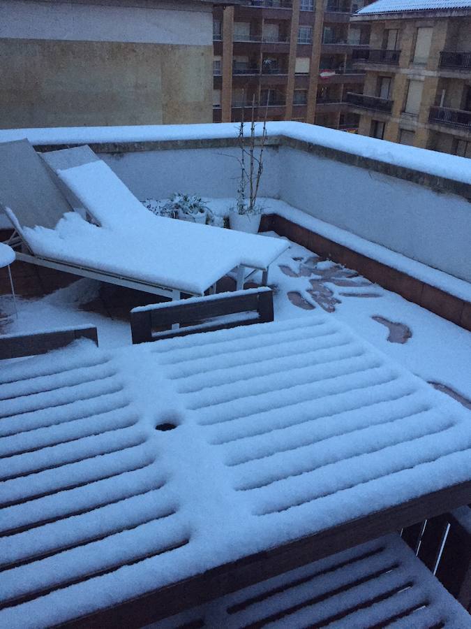 Fotos: Asturias amanece cubierta de nieve, incluso en la costa