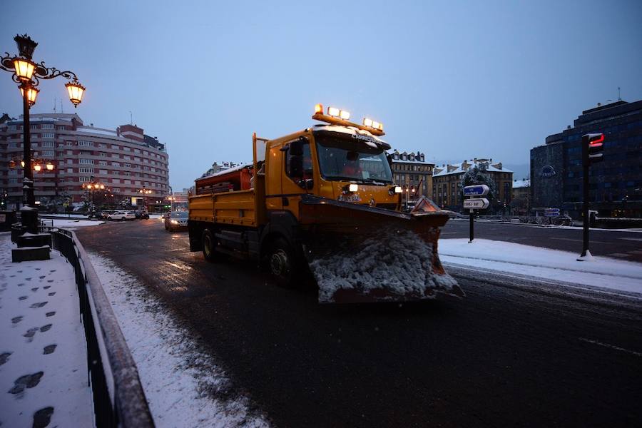 Fotos: Asturias amanece cubierta de nieve, incluso en la costa