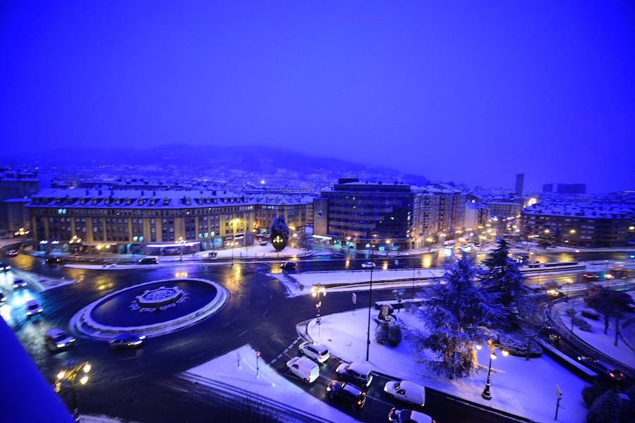 Fotos: Asturias amanece cubierta de nieve, incluso en la costa