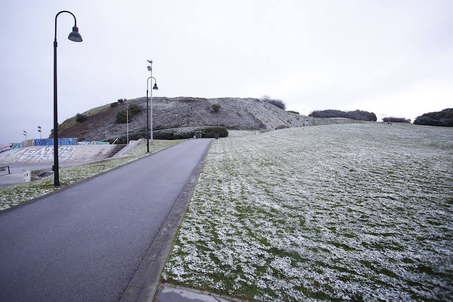 Fotos: La nieve llega a Gijón