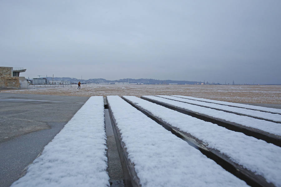 Fotos: La nieve llega a Gijón