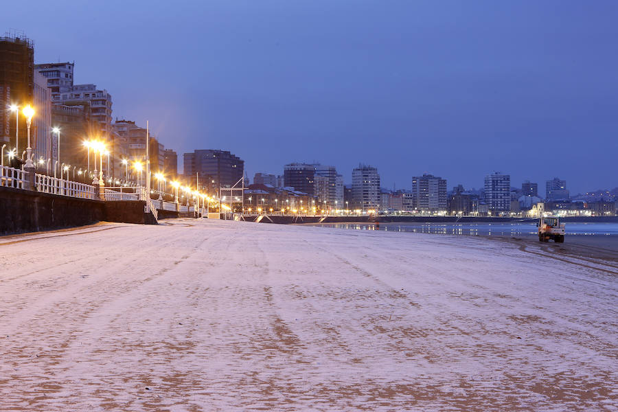 Fotos: La nieve llega a Gijón