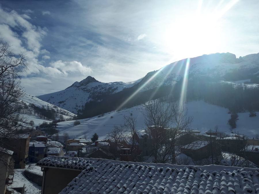 Fotos: La nieve cubre el oriente asturiano