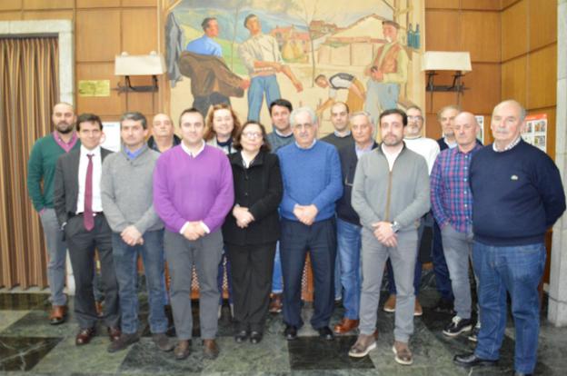 Asistentes a la reunión constitutiva, celebrada ayer. :: MARIETA