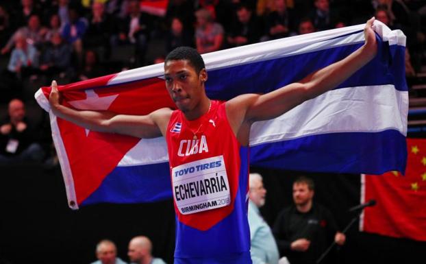 Juan Miguel Echavarría celebra el triunfo.