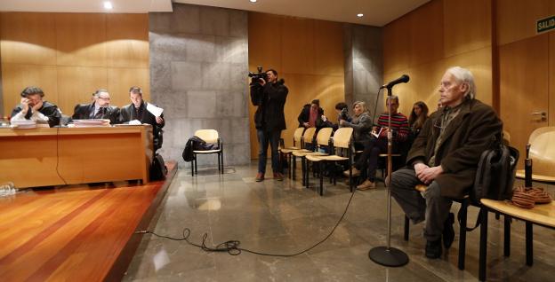 El exarquitecto municipal de Llanes en la primera sesión del juicio por el 'caso Kaype'. 