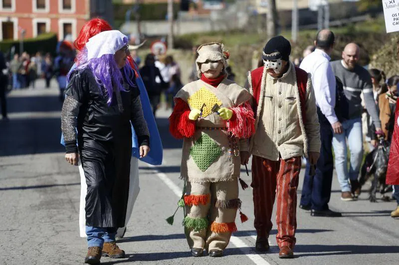 Fotos: Desfile de mascaradas de invierno en Valdesoto