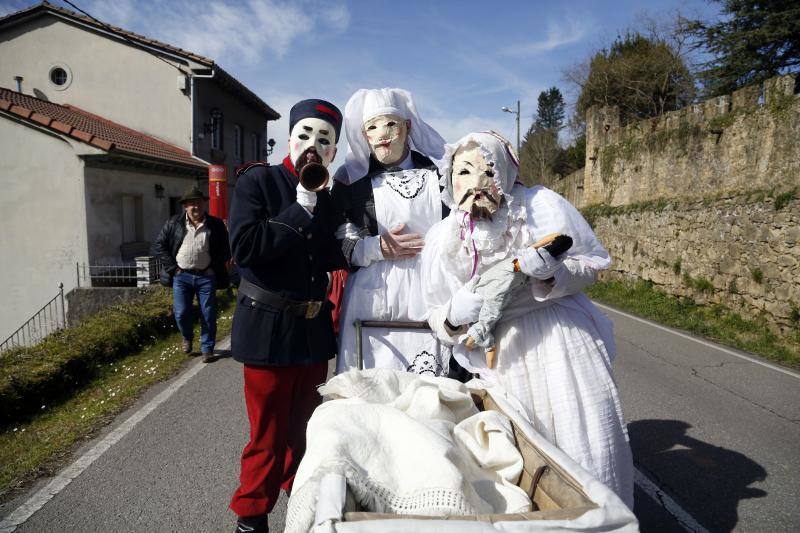 Fotos: Desfile de mascaradas de invierno en Valdesoto