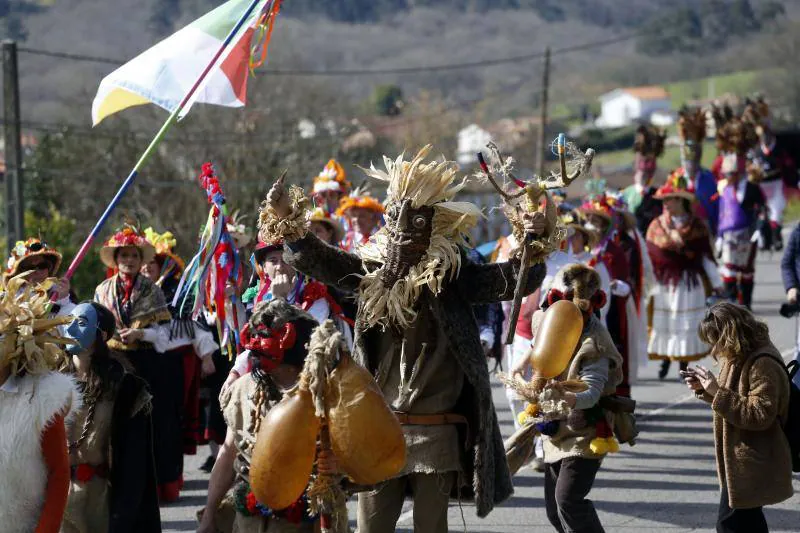 Fotos: Desfile de mascaradas de invierno en Valdesoto