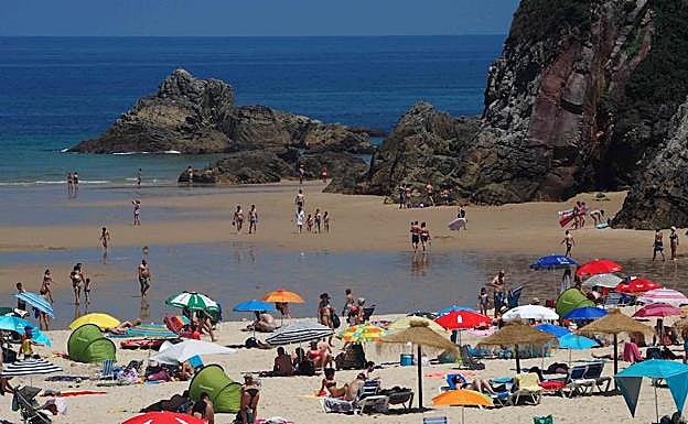 El medio británico se ha fijado en una playa asturiana y la incluye dentro de su lista de las mejores de Europa. 
