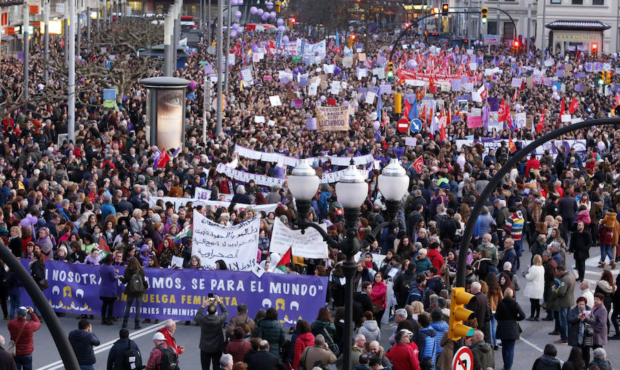 Asturias celebra el Día Internacional de la Mujer en las calles de Gijón en la primera huelga general feminista convocada bajo el lema 'Si nosotras paramos, se para el mundo'
