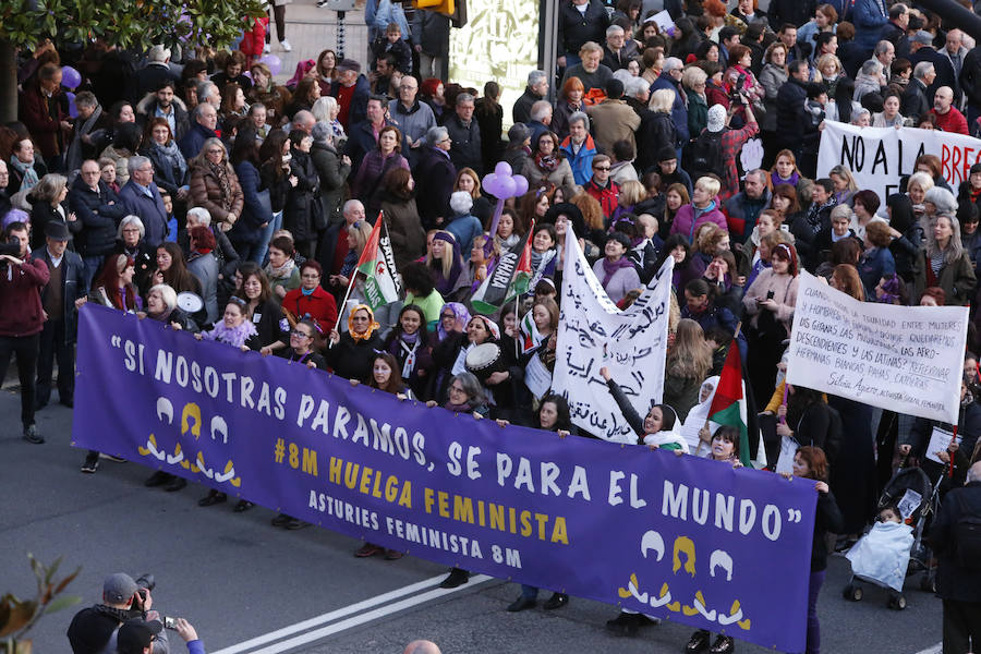 Asturias celebra el Día Internacional de la Mujer en las calles de Gijón en la primera huelga general feminista convocada bajo el lema 'Si nosotras paramos, se para el mundo'