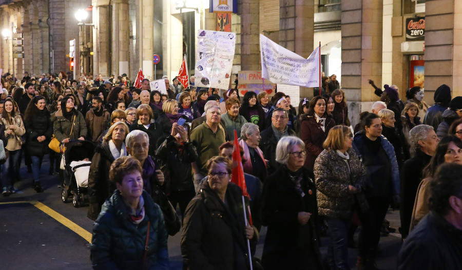 Asturias celebra el Día Internacional de la Mujer en las calles de Gijón en la primera huelga general feminista convocada bajo el lema 'Si nosotras paramos, se para el mundo'