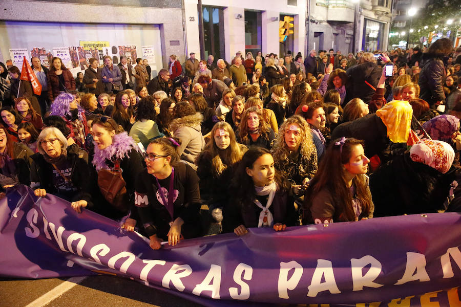 Asturias celebra el Día Internacional de la Mujer en las calles de Gijón en la primera huelga general feminista convocada bajo el lema 'Si nosotras paramos, se para el mundo'