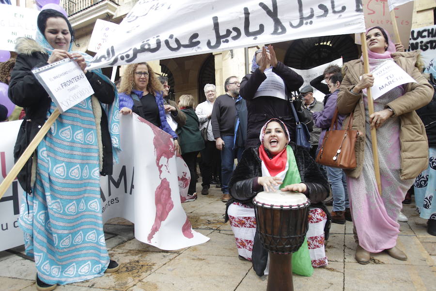 Fotos: Lleno total en la plaza Mayor de Oviedo por el 8-M