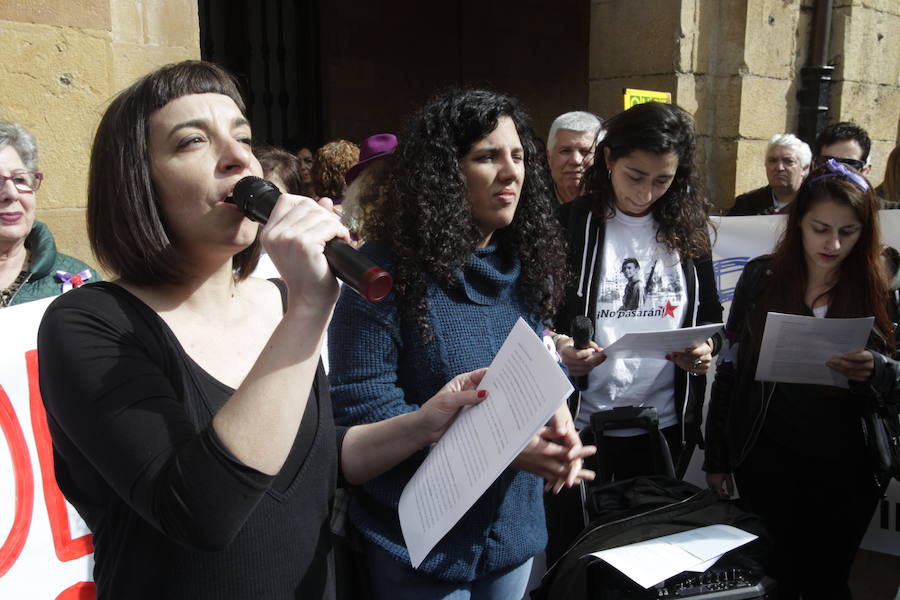 Fotos: Lleno total en la plaza Mayor de Oviedo por el 8-M