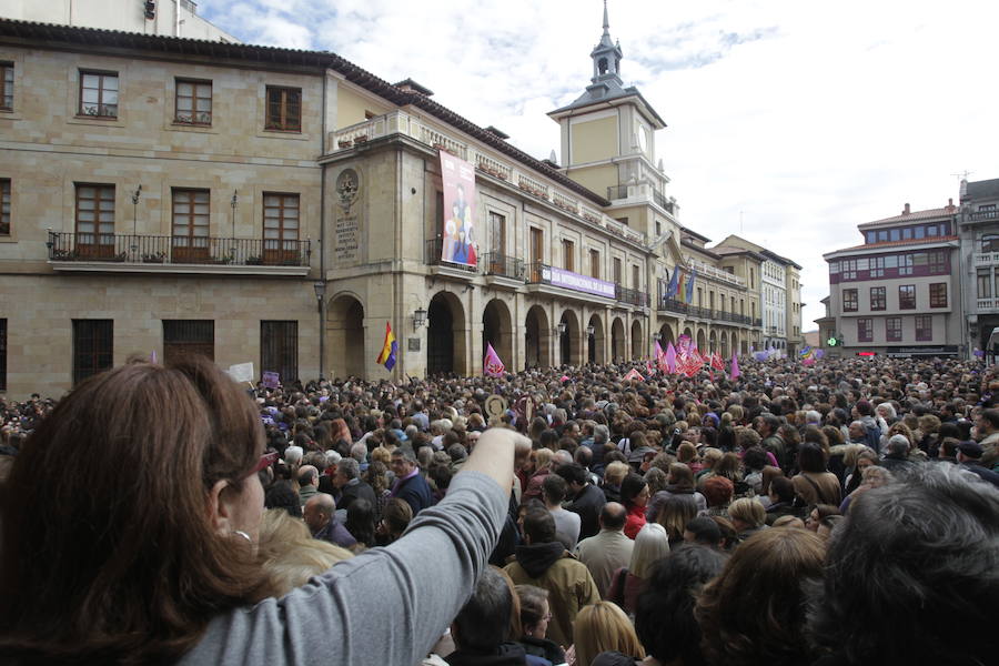 Fotos: Lleno total en la plaza Mayor de Oviedo por el 8-M