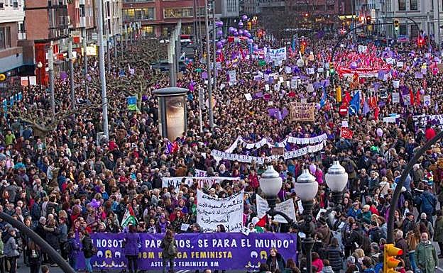 Masiva manifestación en Gijón.