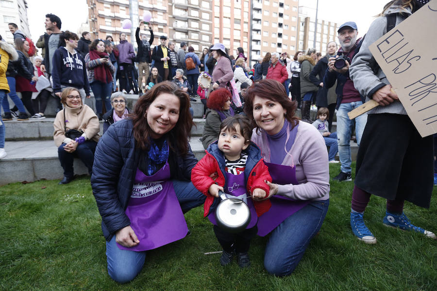 Asturias celebra el Día Internacional de la Mujer en las calles de Gijón en la primera huelga general feminista convocada bajo el lema 'Si nosotras paramos, se para el mundo'
