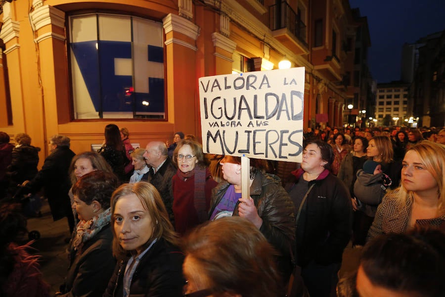 Asturias celebra el Día Internacional de la Mujer en las calles de Gijón en la primera huelga general feminista convocada bajo el lema 'Si nosotras paramos, se para el mundo'