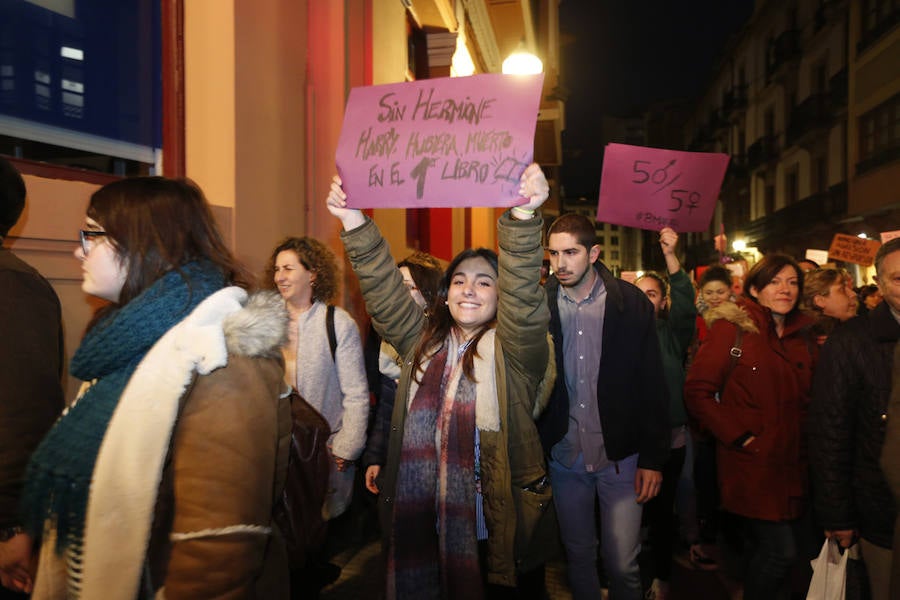 Asturias celebra el Día Internacional de la Mujer en las calles de Gijón en la primera huelga general feminista convocada bajo el lema 'Si nosotras paramos, se para el mundo'