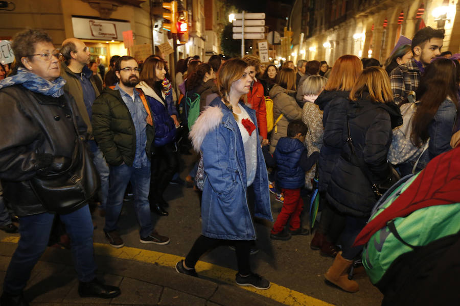 Asturias celebra el Día Internacional de la Mujer en las calles de Gijón en la primera huelga general feminista convocada bajo el lema 'Si nosotras paramos, se para el mundo'