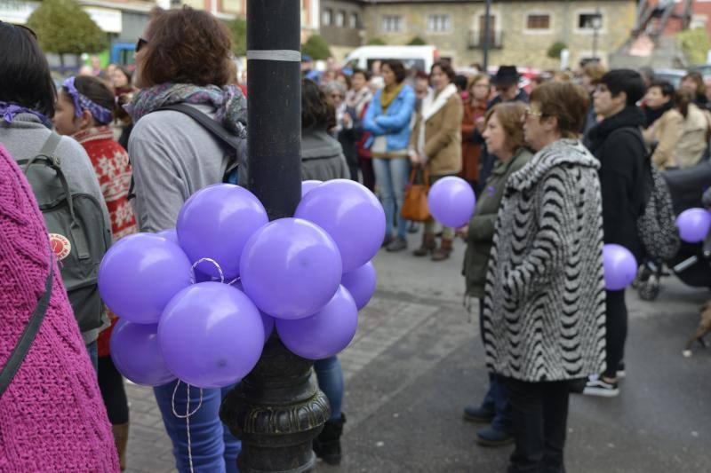 Pasacalles nocturnos en Oviedo, Gijón y Avilés y piquetes informativos en calles y espacios públicos. Así ha comenzado la jornada de huelga del 8 de marzo en Asturias.