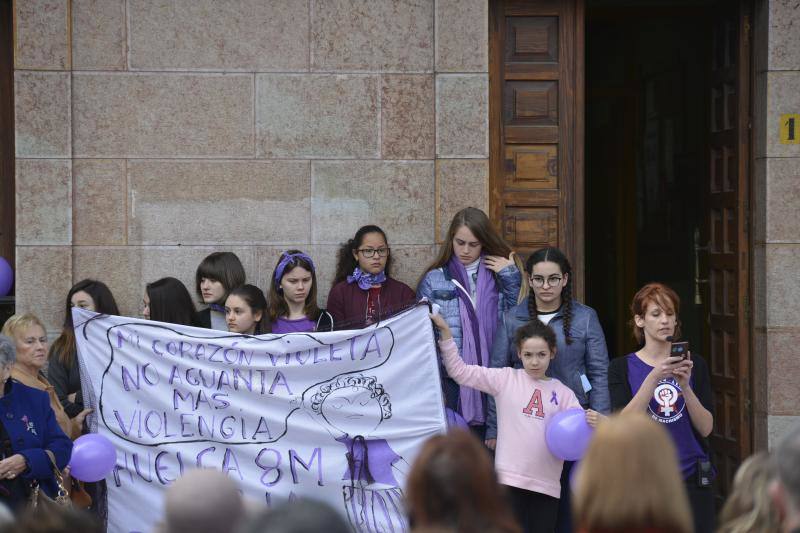 Pasacalles nocturnos en Oviedo, Gijón y Avilés y piquetes informativos en calles y espacios públicos. Así ha comenzado la jornada de huelga del 8 de marzo en Asturias.