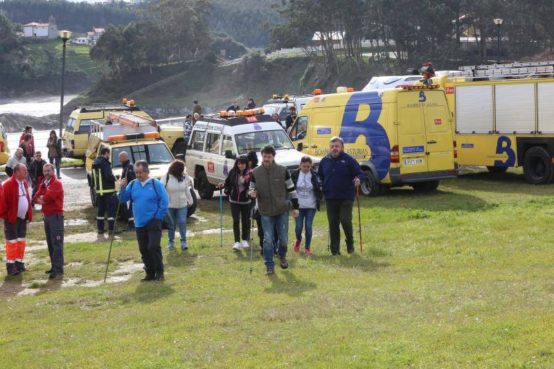 Unas 150 personas han acudido a la llamada para tratar de localizar a la mujer desaparecida. 