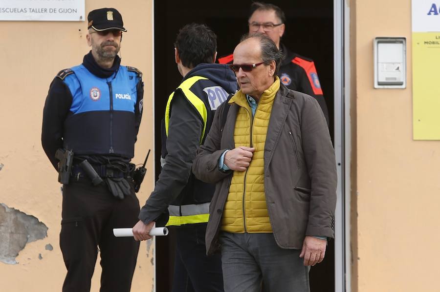 La búsqueda de Lorena Torre se ha reanudado este viernes. Más de cuarenta efectivos participan en el operativo, que rastrea la costa de Gijón en busca de algún indicio sobre la mujer, que desapareció el pasado día 1. 