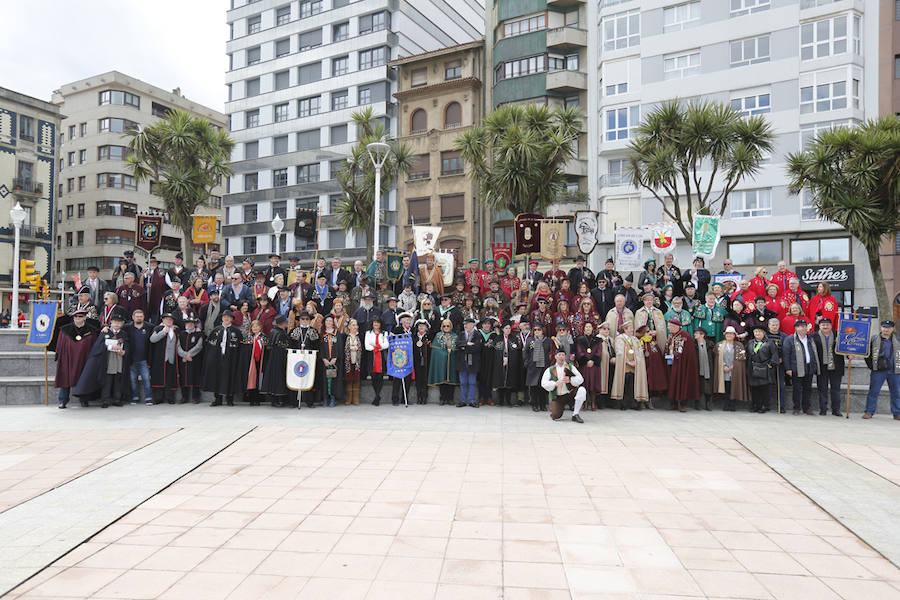 La Cofradía del Oriciu ha reunido en Gijón unas 200 personas con motivo de su VI Gran Capítulo, en el que se ha distinguido al Centro Asturiano de Madrid, Jesús Castro y José A. Fidalgo.