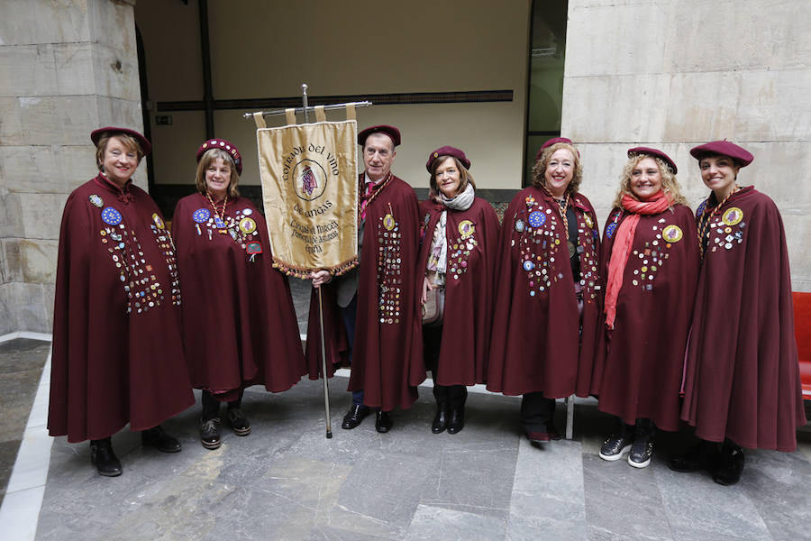La Cofradía del Oriciu ha reunido en Gijón unas 200 personas con motivo de su VI Gran Capítulo, en el que se ha distinguido al Centro Asturiano de Madrid, Jesús Castro y José A. Fidalgo.