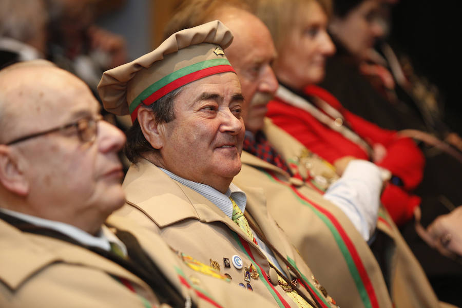 La Cofradía del Oriciu ha reunido en Gijón unas 200 personas con motivo de su VI Gran Capítulo, en el que se ha distinguido al Centro Asturiano de Madrid, Jesús Castro y José A. Fidalgo.