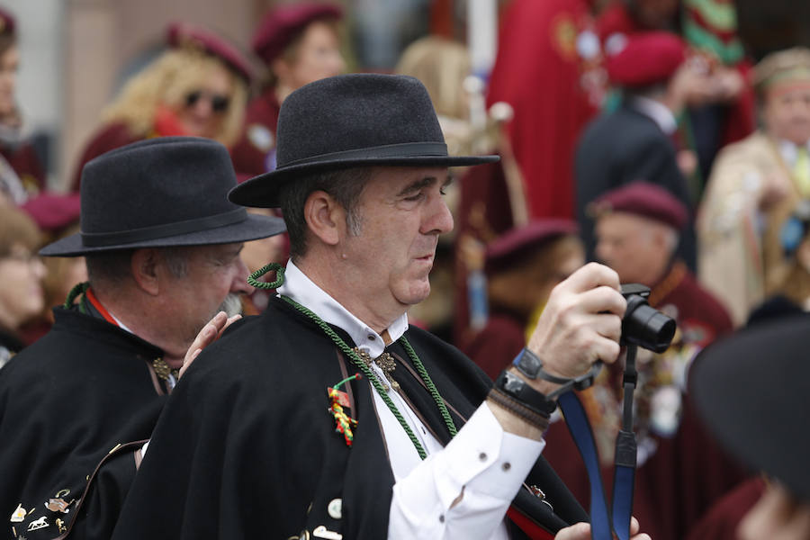 La Cofradía del Oriciu ha reunido en Gijón unas 200 personas con motivo de su VI Gran Capítulo, en el que se ha distinguido al Centro Asturiano de Madrid, Jesús Castro y José A. Fidalgo.