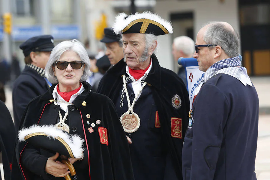 La Cofradía del Oriciu ha reunido en Gijón unas 200 personas con motivo de su VI Gran Capítulo, en el que se ha distinguido al Centro Asturiano de Madrid, Jesús Castro y José A. Fidalgo.