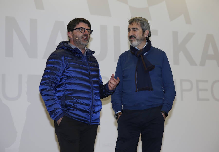 Fernando Alonso ha presidido en el circuito de La Morgal la entrega de premios de la primera edición de 'Renault Kart Pequeños Campeones', un programa de la compañía para hijos de sus empleados. Han participado 300 menores. 