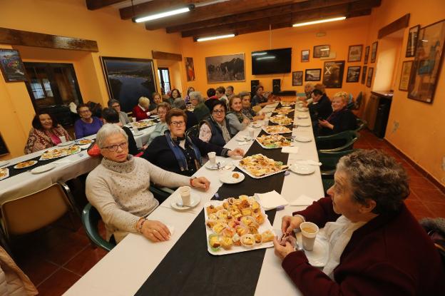 Operación Kilo y Merienda Femenina en Santa María