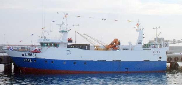 Arrastrero portugués 'Roaz', con base en Ribeira (La Coruña), cuya investigación ha puesto bajo sospecha las ventas de pescado en LonjaGijón. 