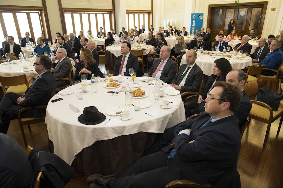 La ponencia corrió a cargo del subdirector general y director de Asset Management y Análisis de Banco Sabadell, Cirus Andreu. 