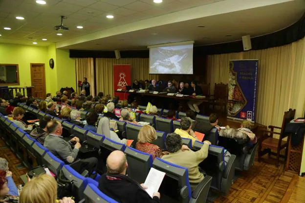Inauguración de los encuentros, ayer en Covadonga. 