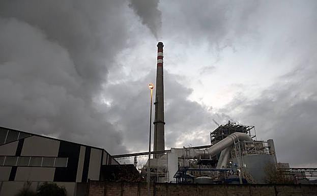 Un estudio de Greenpeace concluye que el cierre simultáneo de las térmicas y las nucleares en 2025 es «viable»