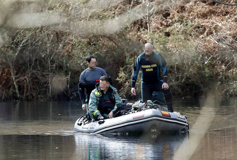 Los buzos tratan de encontrar un bolso y efectos personales de Paz en el pantano