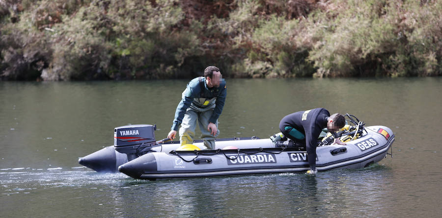 Los buzos tratan de encontrar un bolso y efectos personales de Paz en el pantano